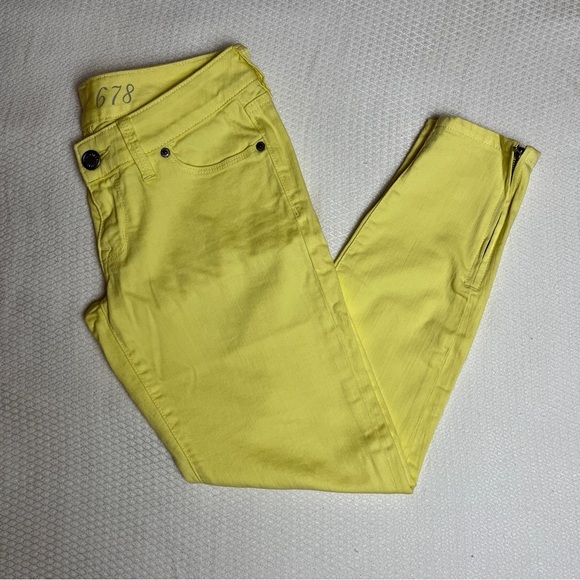 THE LIMITED 678 Denim Garment Dyed Ankle Jeans Ankle Zipper in Chamomile Size 2 - Picture 1 of 8
